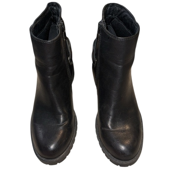 𝐁𝐔𝐘 𝐍𝐎𝐖-BARETRAPS BLACK HENSLEY ANKLE BOOTS - Picture 2 of 6